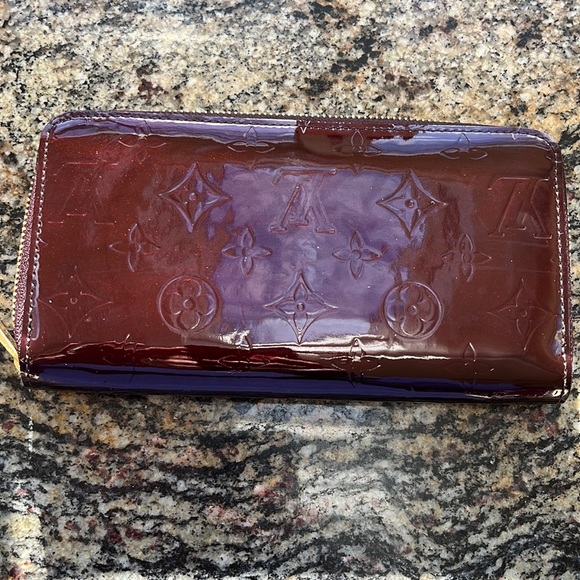 100% Authentic Louis Vuitton Zippy Wallet. Burgundy patent leather - Picture 2 of 10